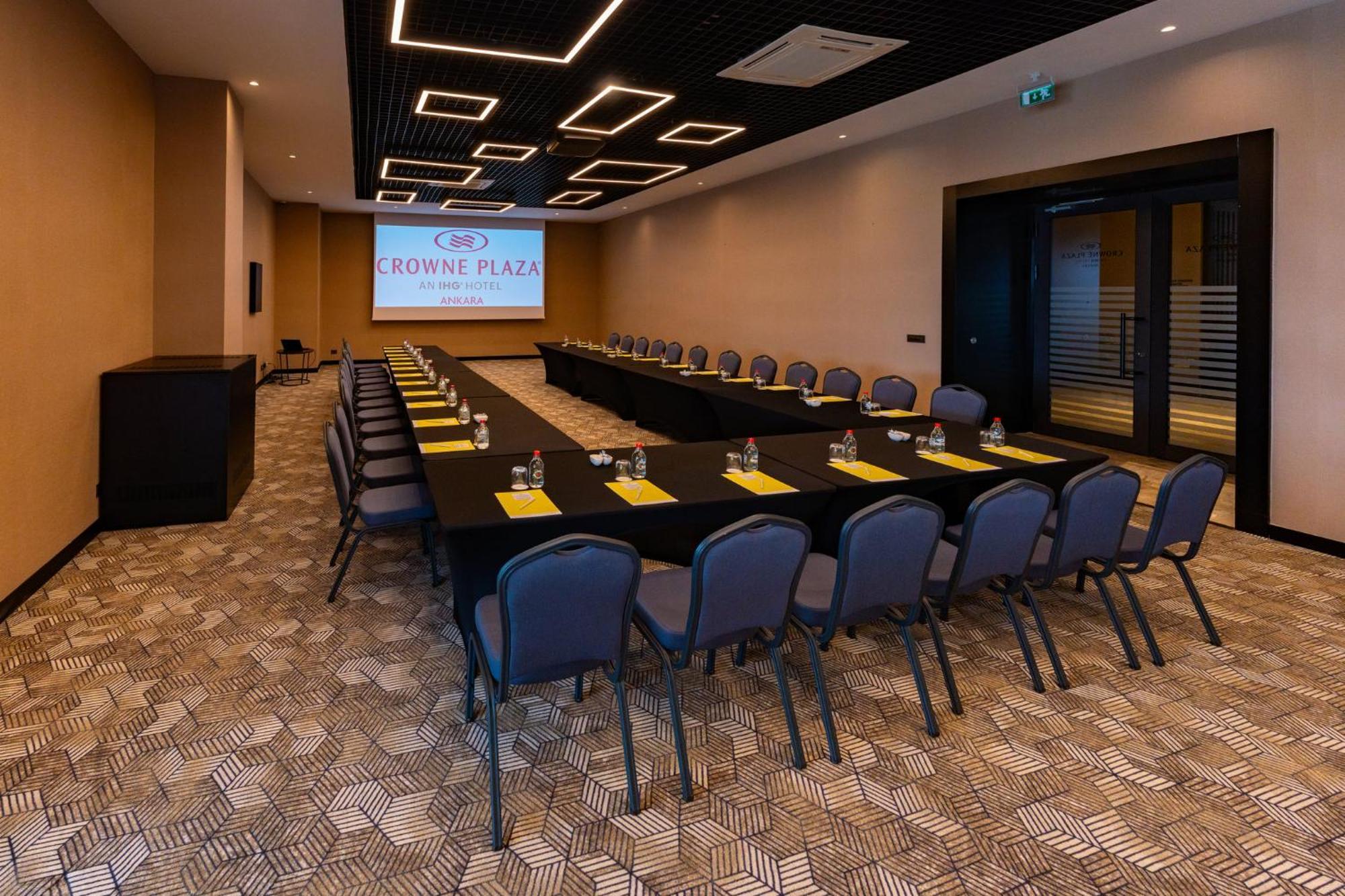 Отель Crowne Plaza Ankara By Ihg Экстерьер фото